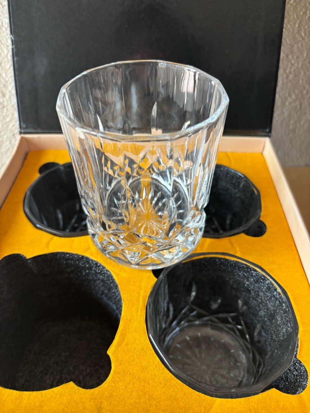 Set 4 Whiskey Glass - HLUKANA Clear Cut Glass like New